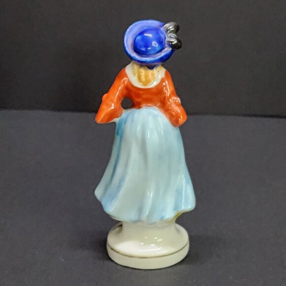 Vintage Victorian Colonial Woman Figurine Hand Painted Porcelain Occupied Japan - Picture 3 of 8